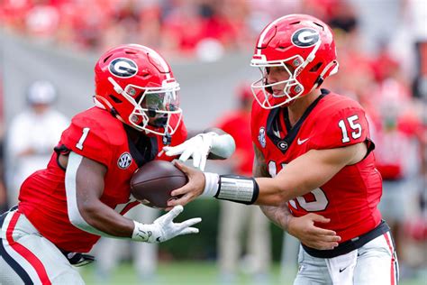 College football power rankings: Georgia, Ohio State lead odds.